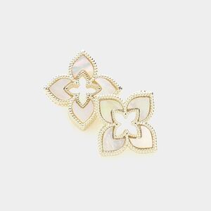 14K Gold Mother Of Pearl Quatrefoil Stud Earrings 0.75" Casual Jewelry